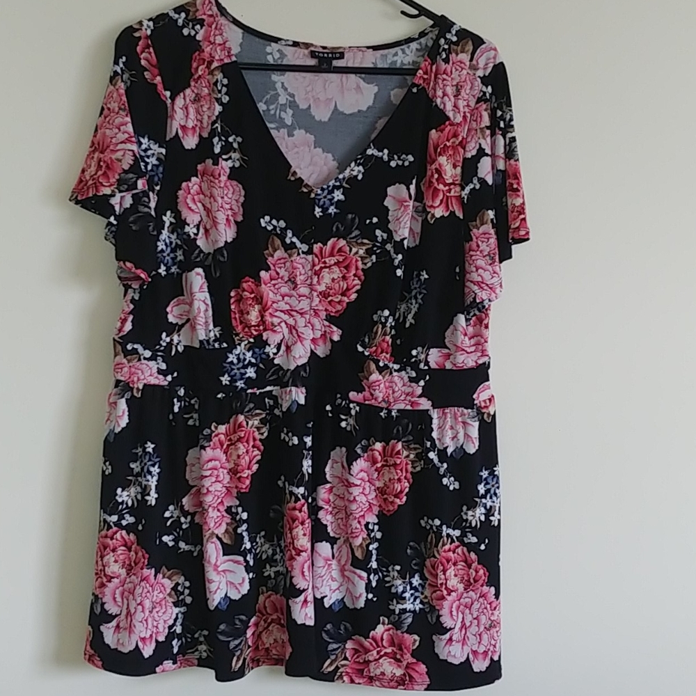 Torrid black floral peplum top